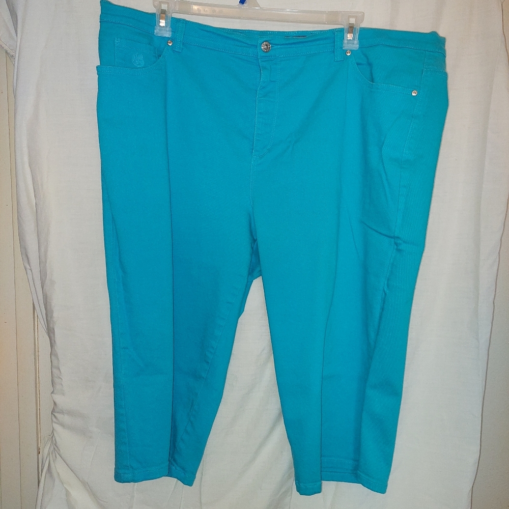 Gloria Vanderbilt Capri